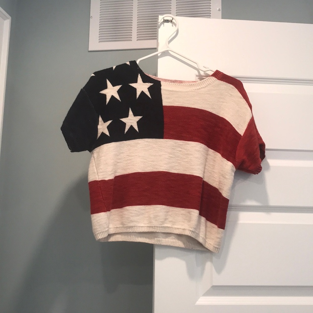 3/$10 🌸 -American crop top